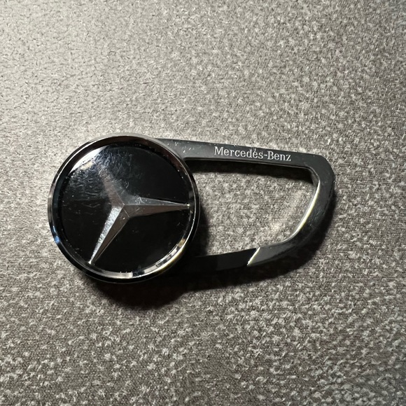 Mercedes Benz key chain - Picture 2 of 3